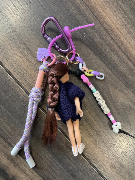 Pimp your Bag Keychain charms per borsa e portachiavi Keychain charms Barbie Shelly capelli castani abitìni nero cuore rosso