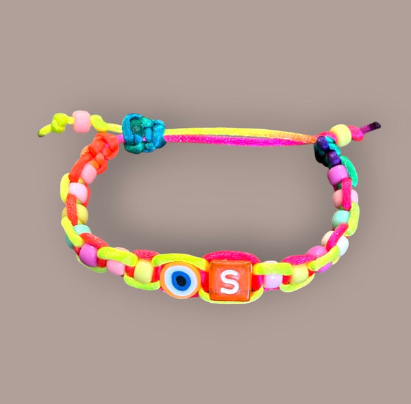 Bracciale con dadino iniziale vari colori e lettere