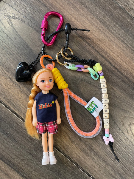 Pimp your Bag charms per borsa e portachiavi Keychain Barbie Shelly capelli biondi  con shorts tartan