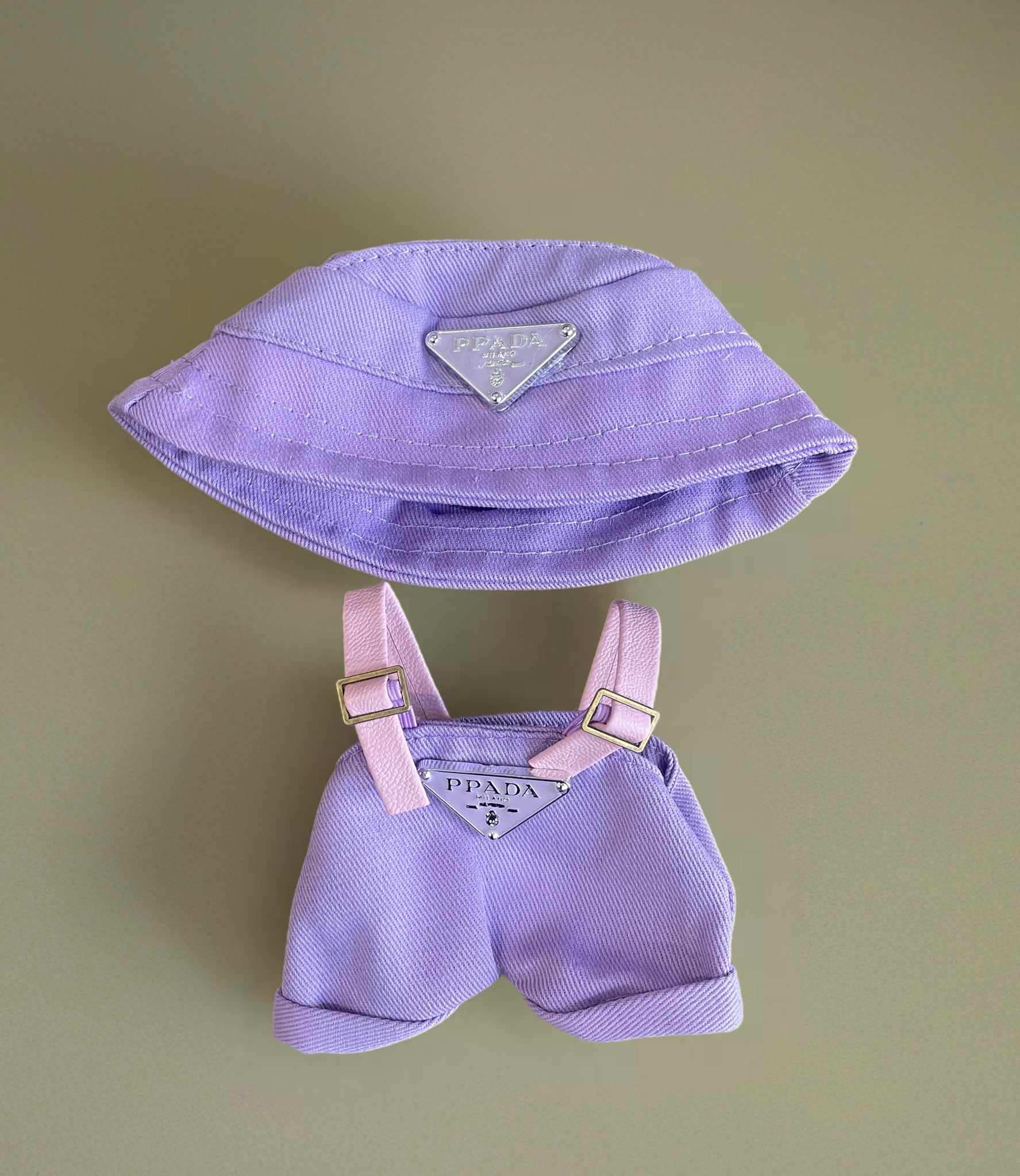 Salopette lilla   e cappellino  abitìno completo per Labubu