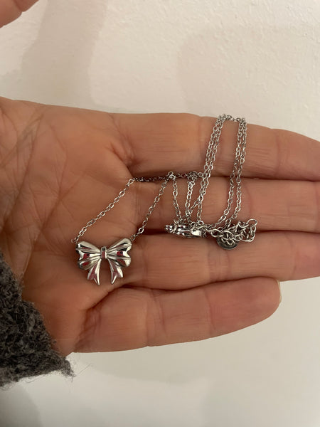 Collana Mini fiocco due varianti colore