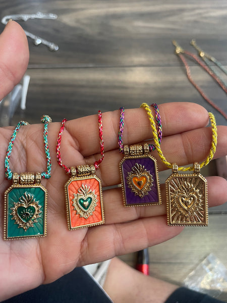 Collana Ibiza cuore sacro vari colori