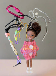 Pimp your Bag Keychain charms per borsa e portachiavi Barbie Shelly  riccia castana con abitìno rosa