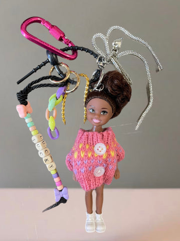 Pimp your Bag Keychain charms per borsa e portachiavi Barbie Shelly  riccia castana con abitìno rosa