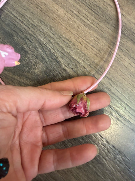 Collana magnetic con charm rosa essiccata rosa  cordino vari colori