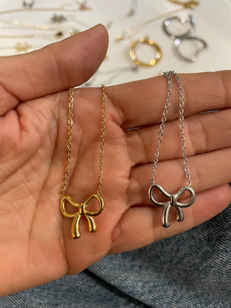 Collana girocollo fiocco nastro due varianti colore