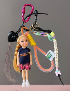 Pimp your Bag charms per borsa e portachiavi Keychain Barbie Shelly capelli biondi  con shorts tartan