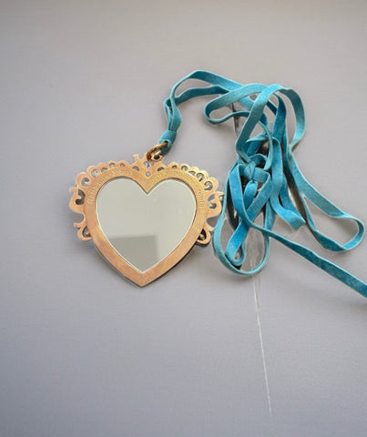 Ciondolo specchio cuore grande con frase per collana vari colori e varie scritte So Glamour cordino in camoscio omaggio