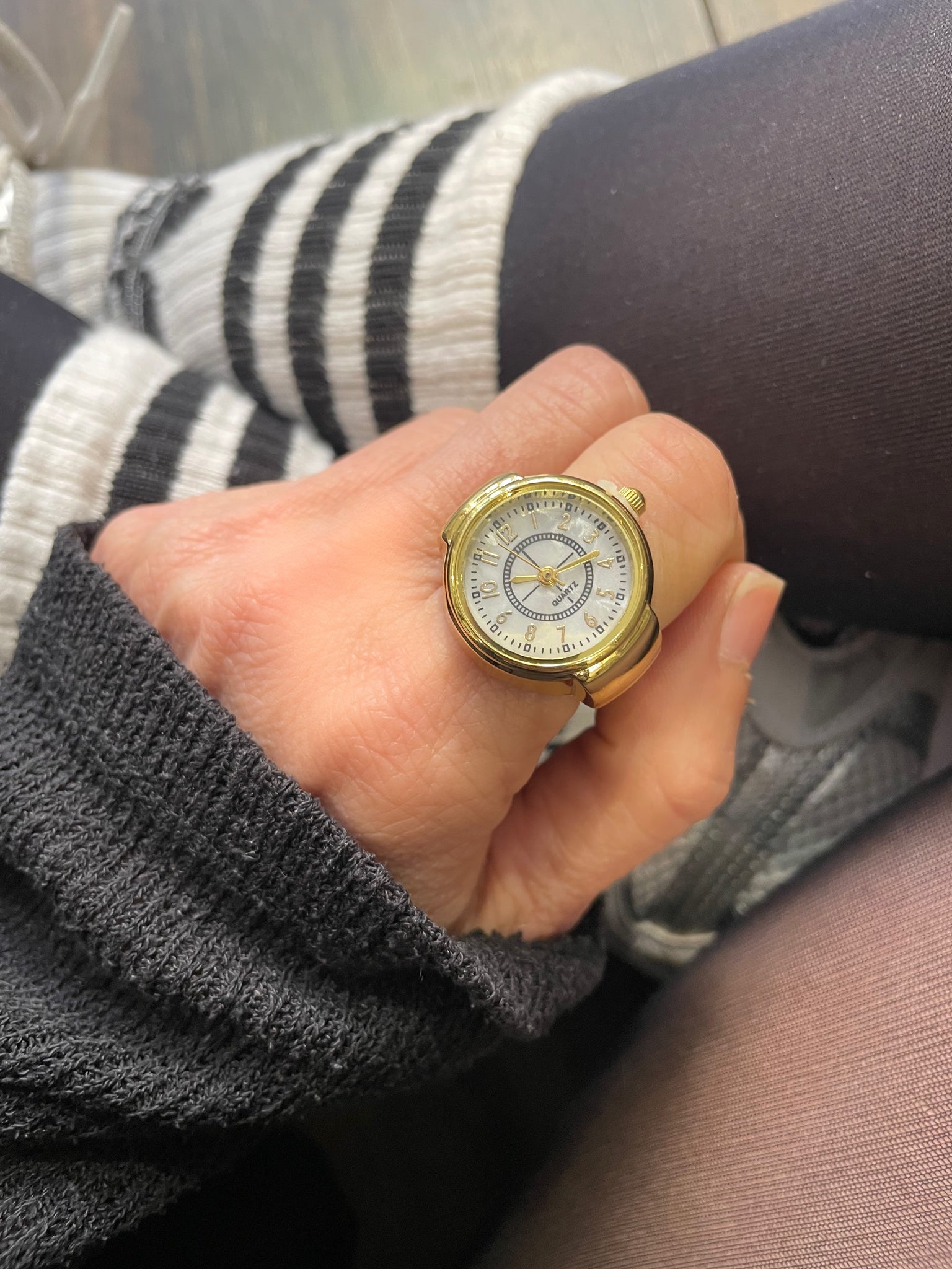 Anello orologio rotondo  due varianti colore