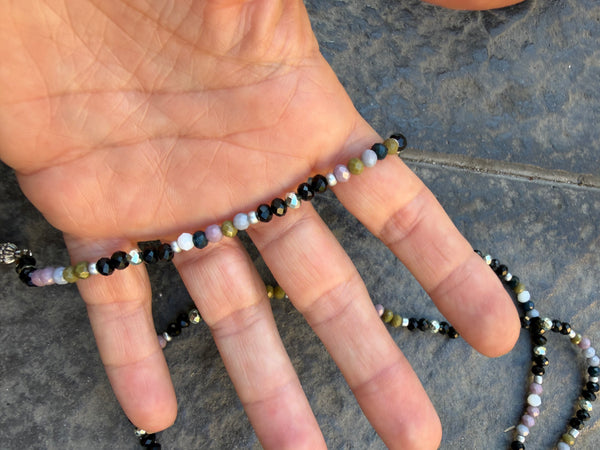 Collana Chinitos  de La Buena  Suerte nero lilla verde oliva grigio argento