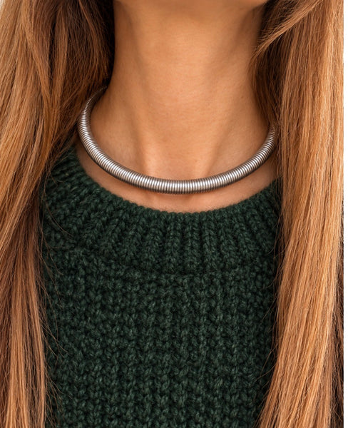 Collana tubogas  rigida girocollo choker   due varianti colore