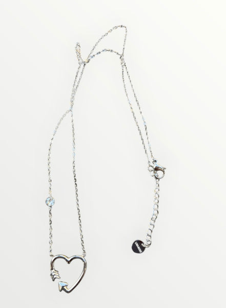 Collana cuore vuoto freccia e punto luce  due   varianti colore
