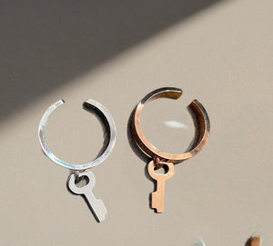 Anello regolabile So glamour chiavetta due varianti colore