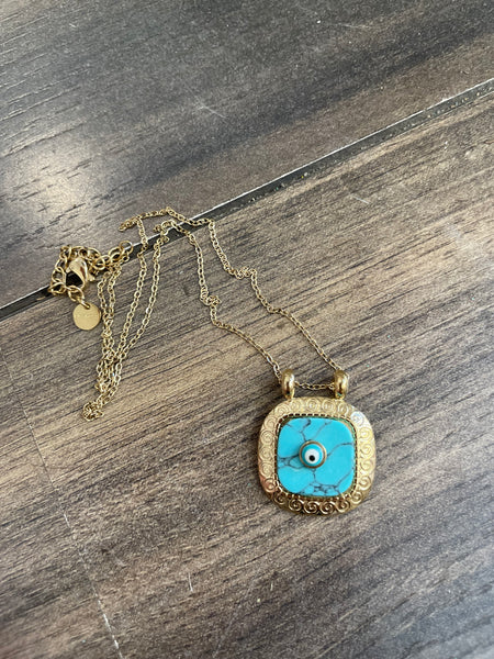 Collana medaglione con occhio