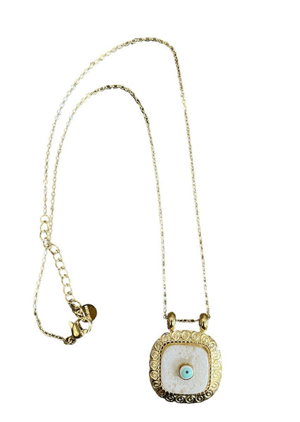 Collana medaglione con occhio