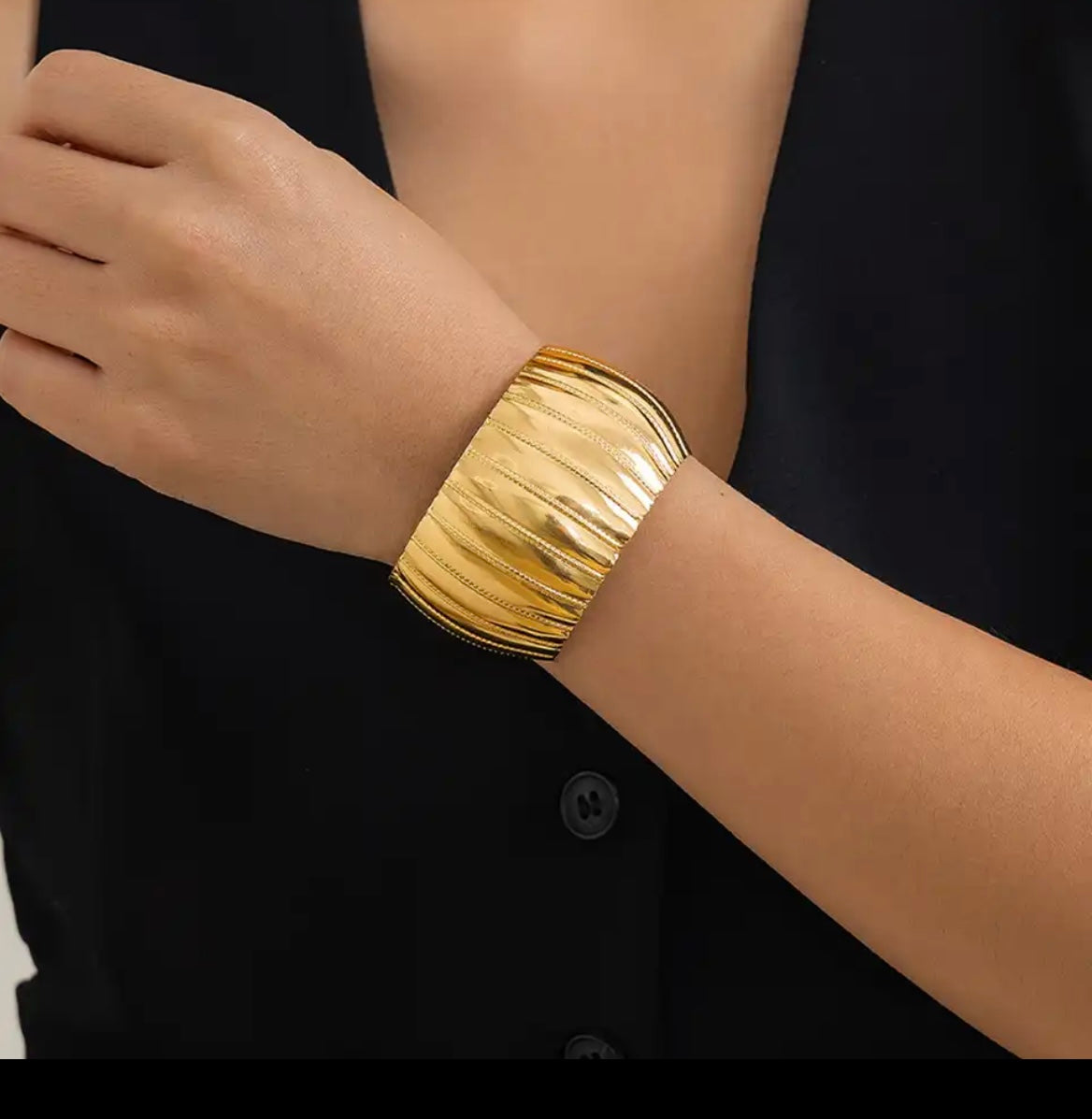 Bracciale manetta Dafne rigato due varianti colore