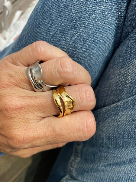 Anello regolabile manetta onda aperto due varianti colore
