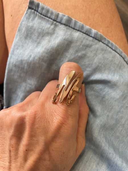 Anello regolabile lettera So Glamour due varianti colore