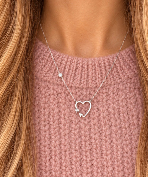 Collana cuore vuoto freccia e punto luce  due   varianti colore