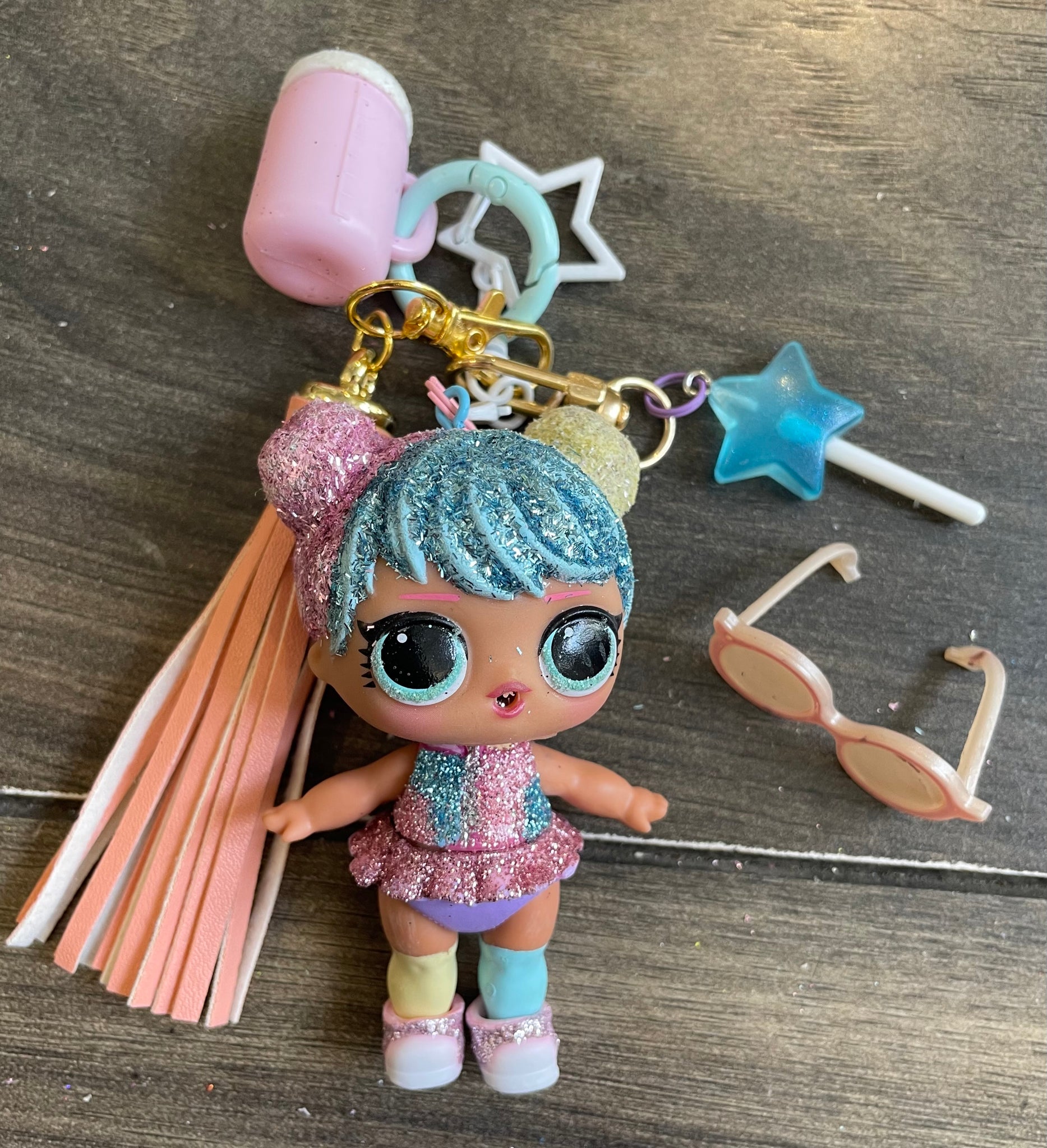 Pimp your Bag Lol capelli Rainbow pastel glitter   con occhiali da sole estraibili
