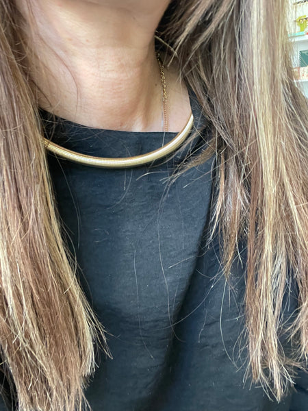 Collana tubogas  rigida girocollo choker   due varianti colore