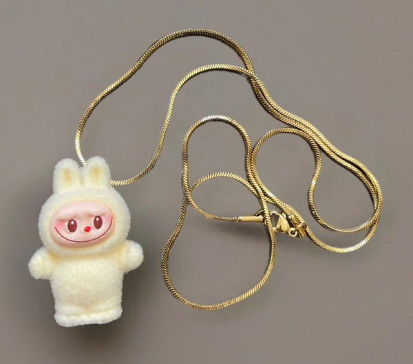 Collana Labubu in piedi vari colori due lunghezze catenina