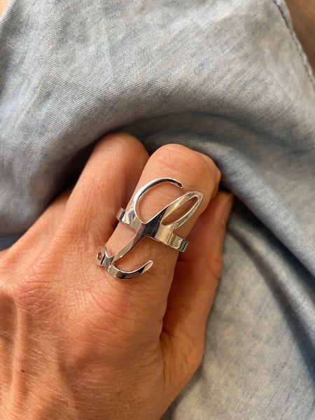Anello regolabile lettera So Glamour due varianti colore