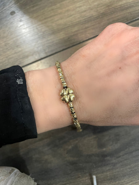 Bracciale catenina con dadini e quadrifoglio puff