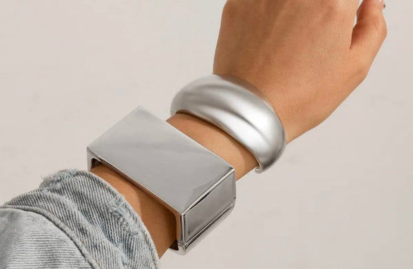 Bracciale manetta Atena quadrato due varianti colore