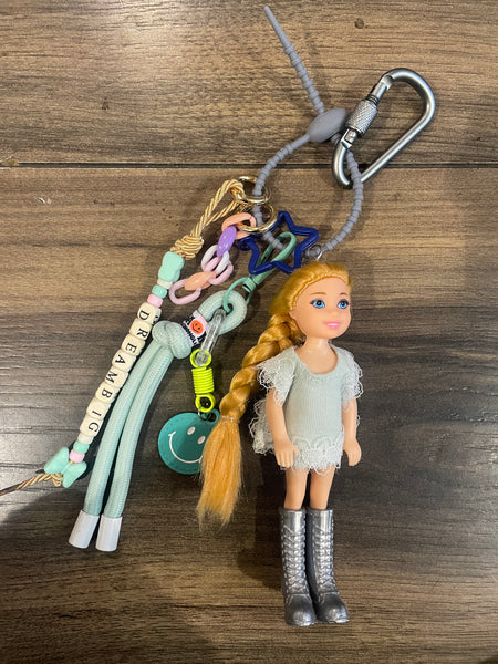Pimp your Bag Keychain charms
per borsa e portachiavi Barbie
Shelly capelli biondi con abitìno verde acqua