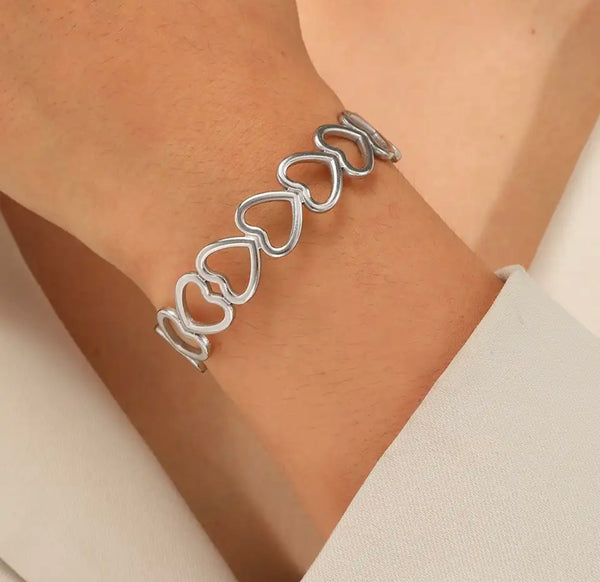 Bracciale multi cuori due varianti colore
