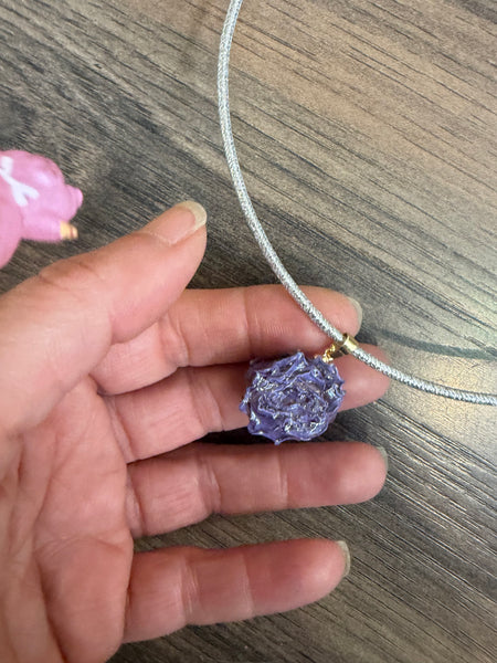 Collana magnetic con charm rosa essiccata viola cordino vari colori