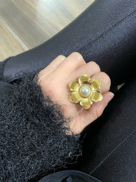 Anello regolabile fiore maxi con perla
