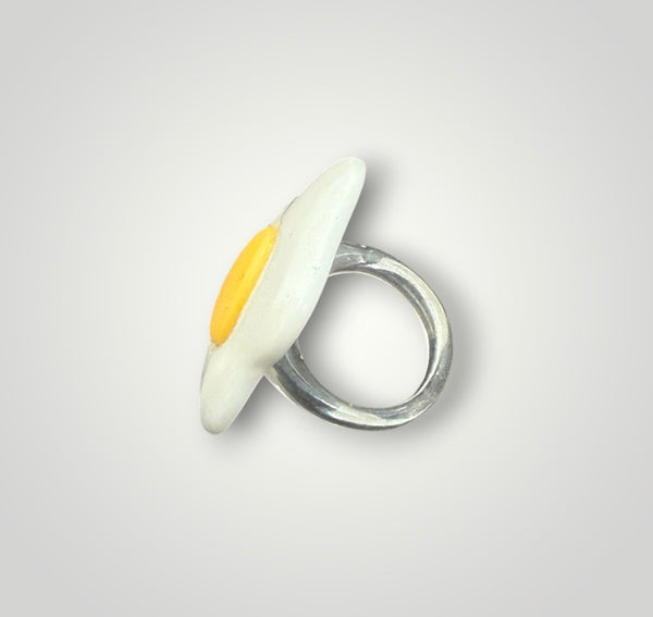 Anello resina uovo al tegamino