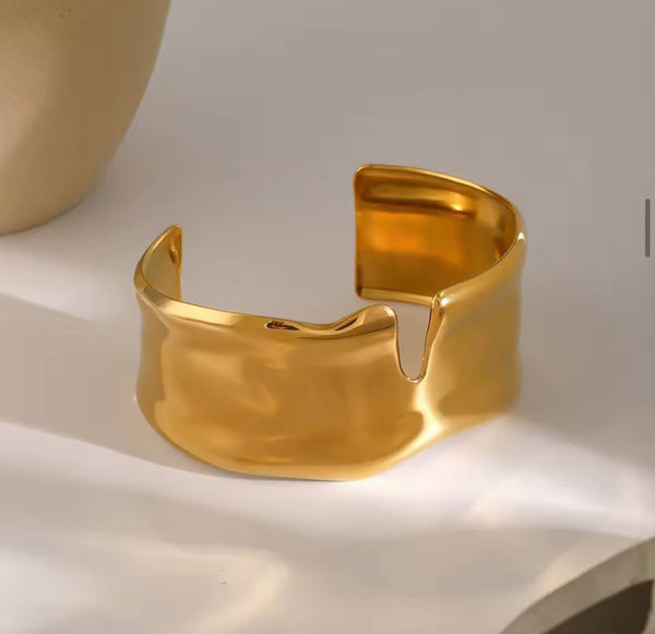 Bracciale manetta con taglio due  varianti colore