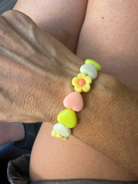Bracciale colors Beads giro cuori small e fiori giallo bianco salmone