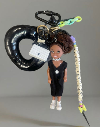 Pimp your Bag charms per borsa e
portachiavi Keychain Barbie Shelly
capelli castani ricci con Jampsuit nere
