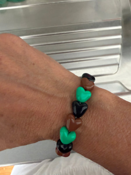 Bracciale colors Beads giro cuori small effetto lucido marrone verde nero