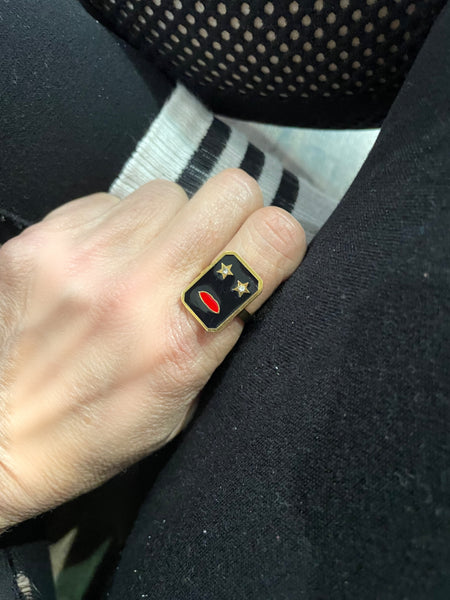 Anello volto stilizzato