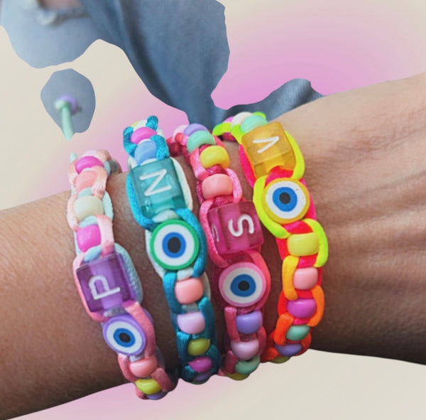 Bracciale con dadino iniziale vari colori e lettere