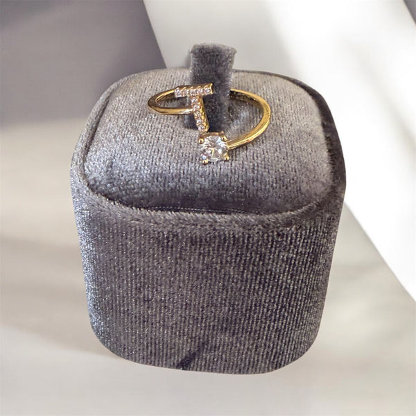 Anello lettera iniziale e punto luce regolabile