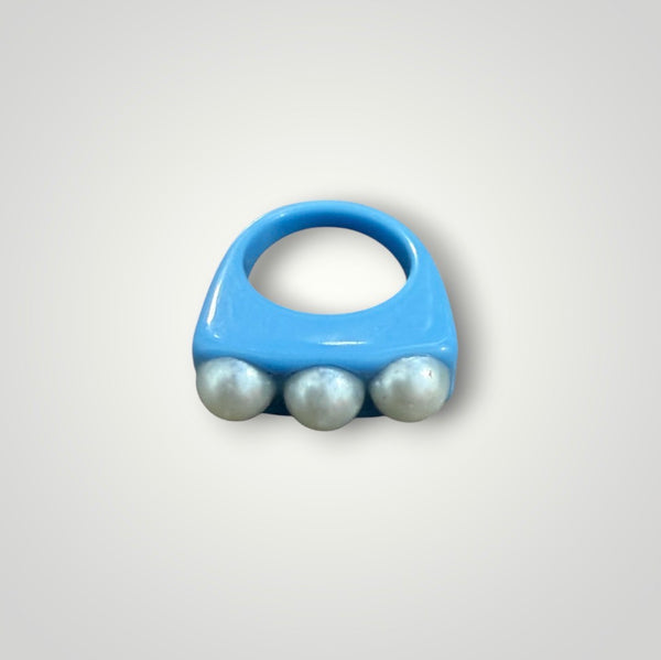 Anello resina con perle  l’anello sceglie dove andare