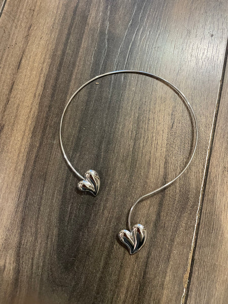 Collana rigida doppio cuore due varianti colore