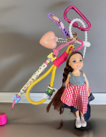 Pimp your Bag charms per borsa e
portachiavi Keychain Barbie Shelly
capelli castani gonna lunga jeans