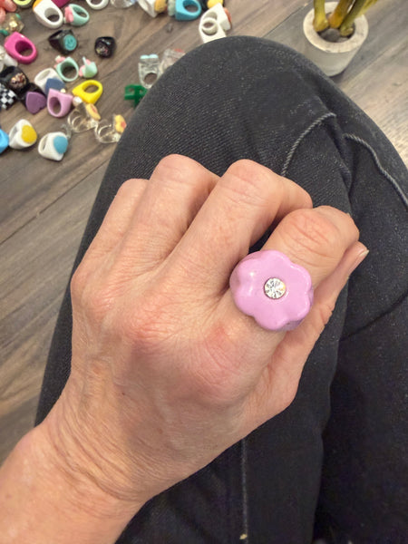 Anello resina forma fiore con cristallo punto luce vari colori