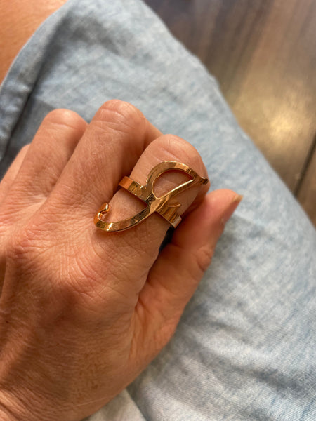 Anello regolabile lettera So Glamour due varianti colore