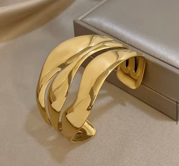 Bracciale manetta ondulato due  varianti colore