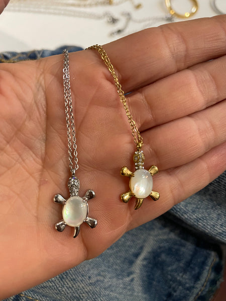 Collana girocollo tartaruga due varianti colore
