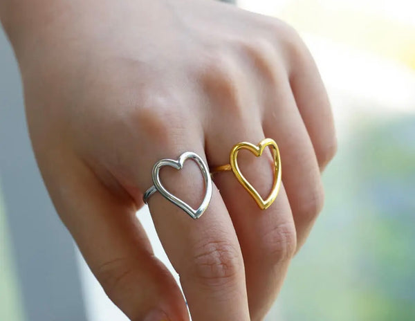 Anello cuore vuoto due varianti colore