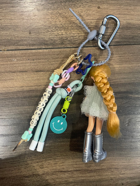 Pimp your Bag Keychain charms
per borsa e portachiavi Barbie
Shelly capelli biondi con abitìno verde acqua